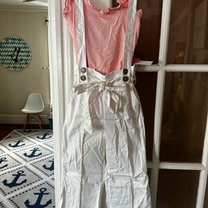 New Girls 5t Bailey’s Blossoms Peach Top with White Button Overalls